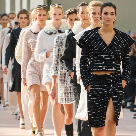 Atomicblonde24 π Lux Show π All $3 Starts π Letβs Go π Nonstop Givvys π - Picture 9 of 17